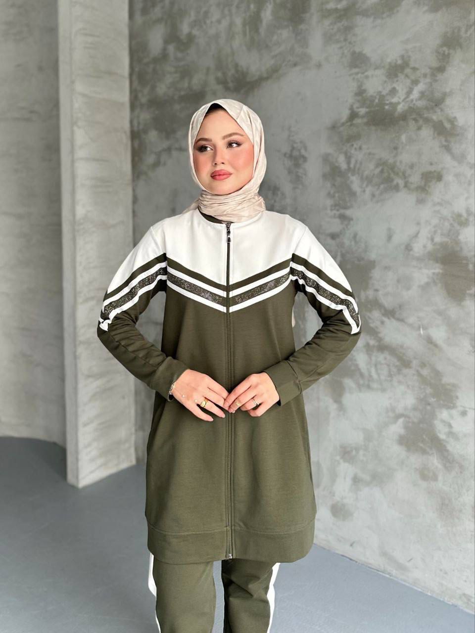 asual Sportswear Two-Piece Set - طقم رياضي كاجوال