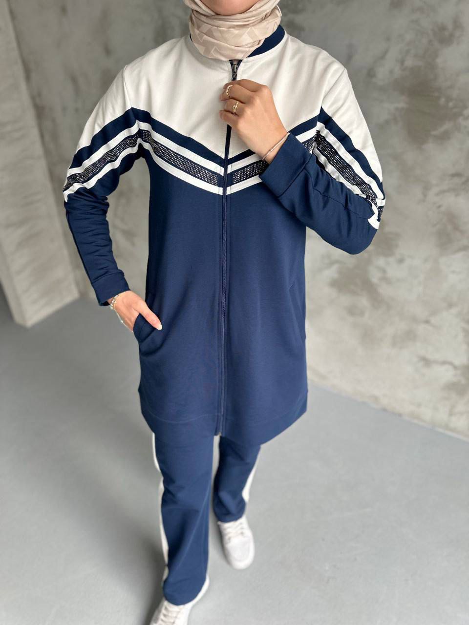 asual Sportswear Two-Piece Set - طقم رياضي كاجوال