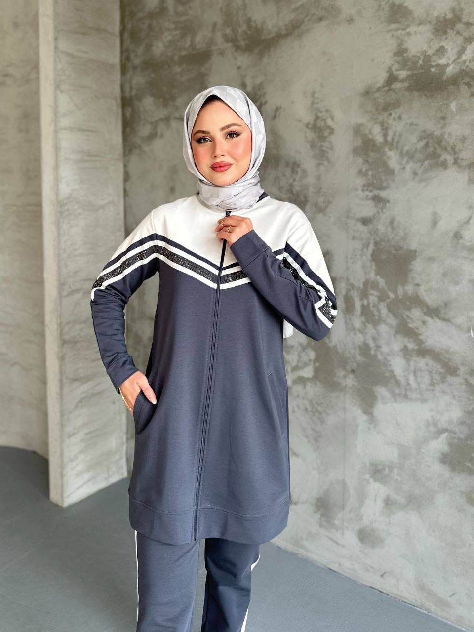 asual Sportswear Two-Piece Set - طقم رياضي كاجوال